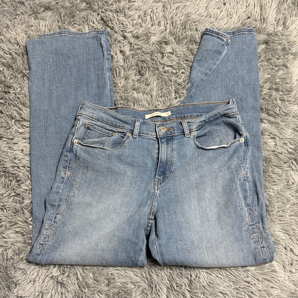 Y2K Levi's Classic Boot Cut Jeans with Embroidery - Picture 3 of 15